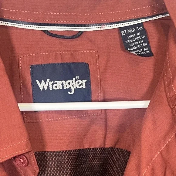 NWT MEN'S WRANGLER PERFORMANCE BUTTON FRONT LONG SLEEVE SOLID SHIRT Men’s XL - Picture 3 of 3